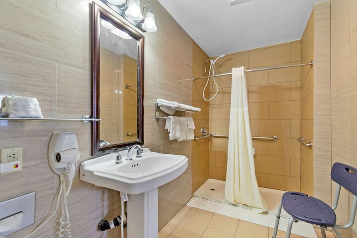 Room 10 of 26