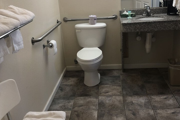 Room 10 of 27