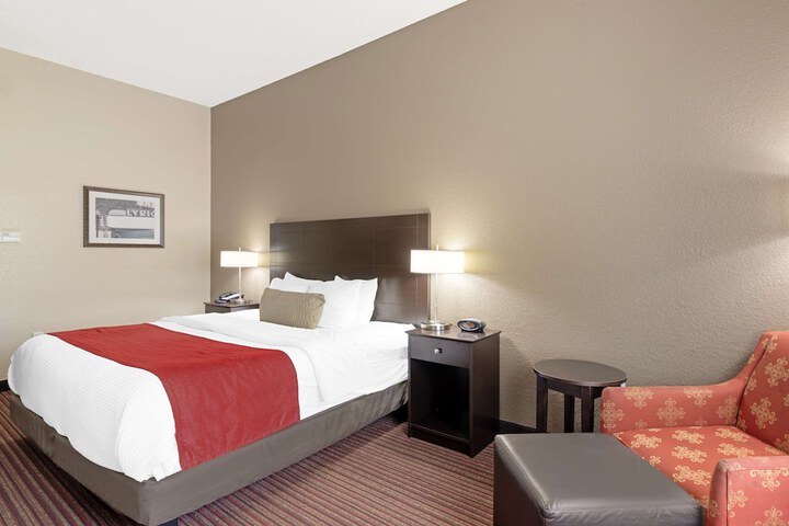 Best Western Plus Bradbury Inn & Suites