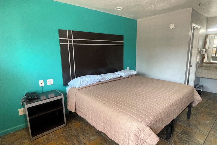 Room 18 of 24