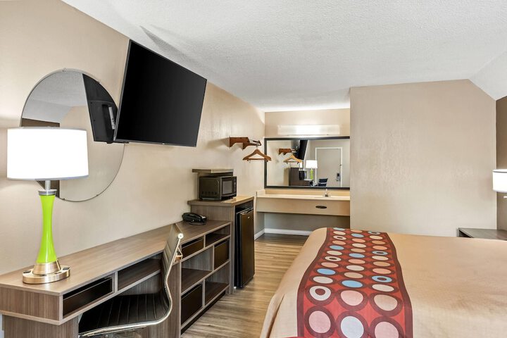 Super 8 by Wyndham Brownsburg