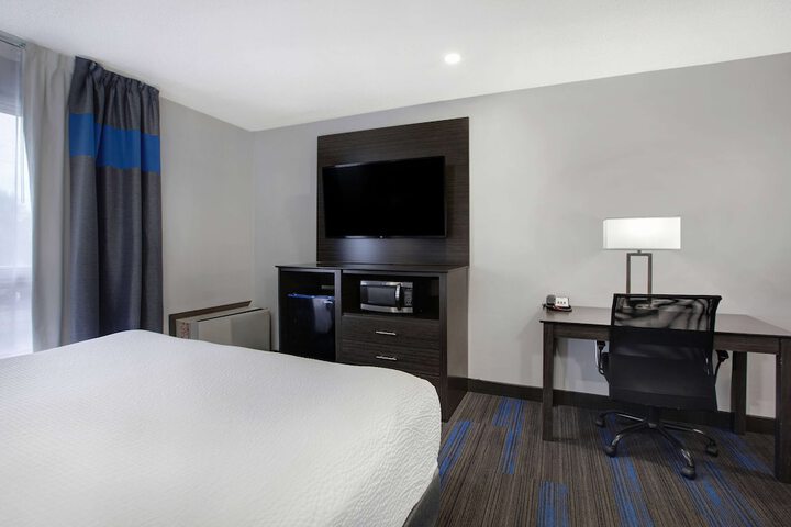 Room 21 of 38