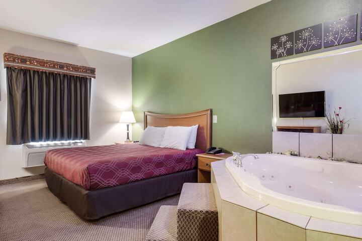 Room 18 of 38