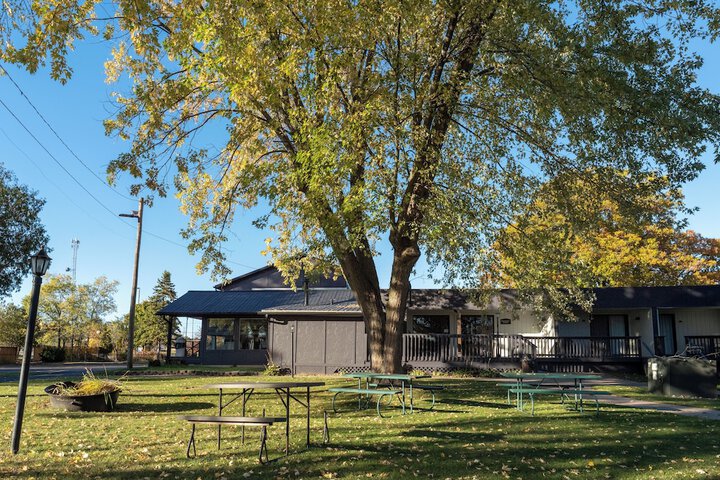 Super 8 by Wyndham Gananoque / Country Squire Resort