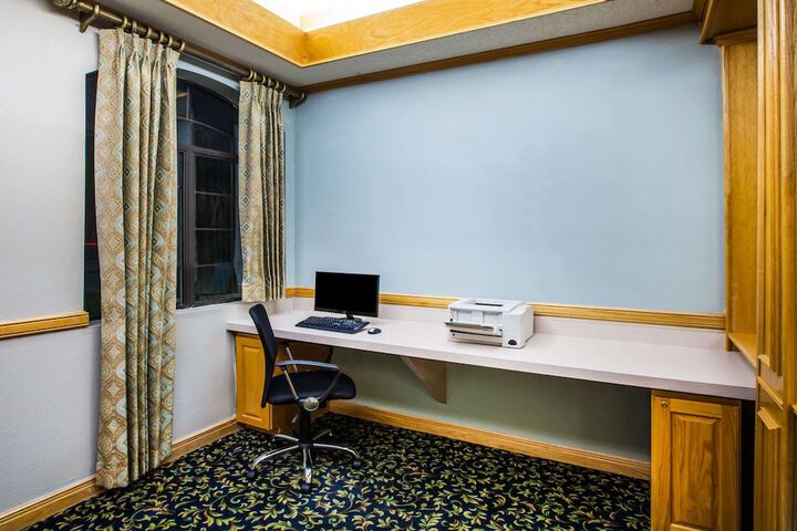 Business Center 32 of 32