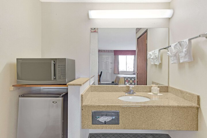 Room 15 of 23