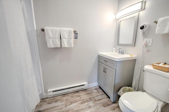 East Shore Lodging