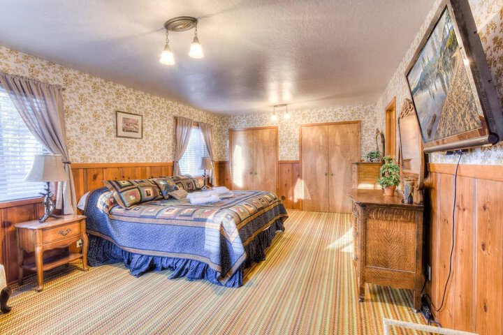 Zephyr Cove Cabin - Walk to Lake and Beach