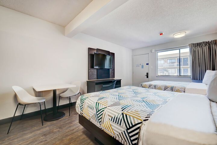 Room 8 of 25