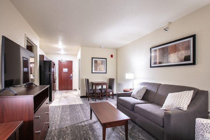 Cobblestone Inn & Suites - Pine Bluffs