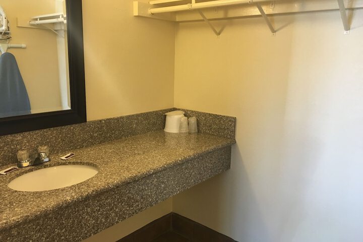 Room 7 of 12