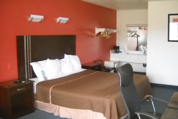 Travelodge by Wyndham Parkersburg