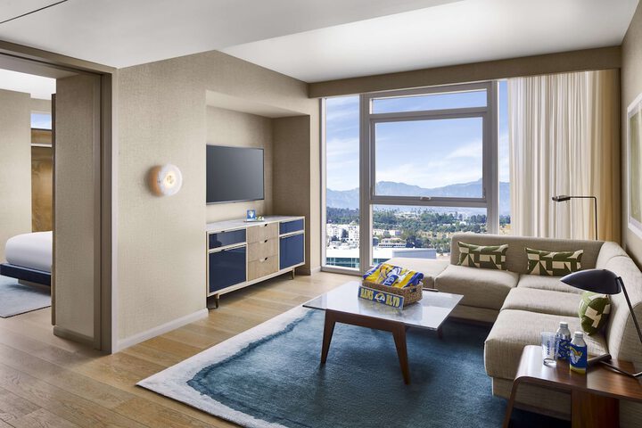 Room 102 of 274