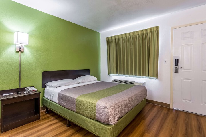 Room 20 of 34