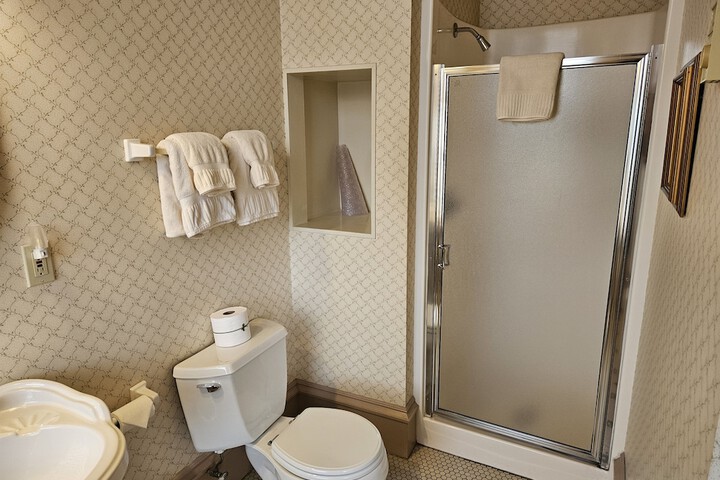 Room 70 of 95