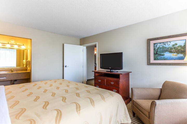 Room 11 of 38