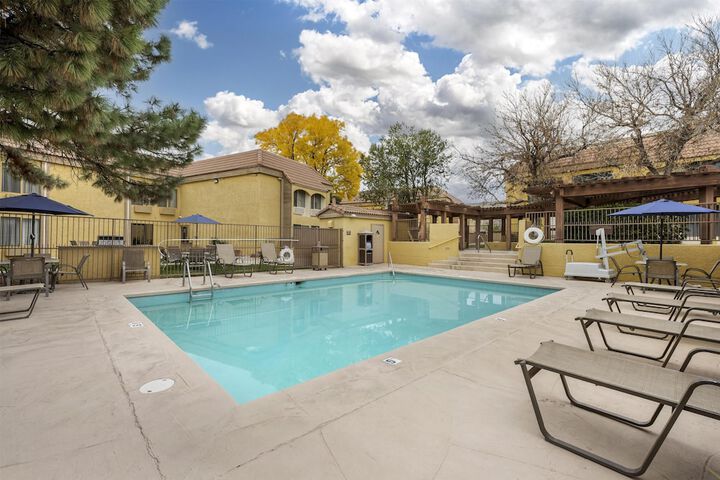 Best Western Airport Albuquerque InnSuites Hotel & Suites