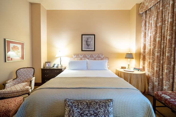 Room 25 of 103