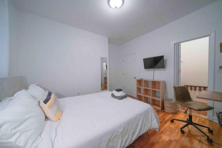 Cozy 2BR-Walk to Tufts & Green Line Near Boston!
