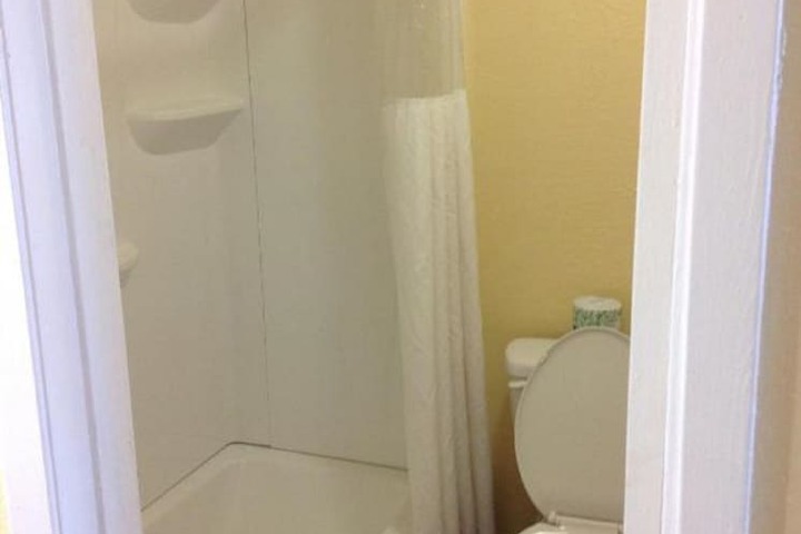 Room 6 of 17