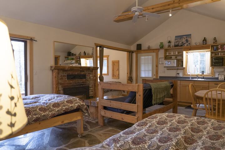 Whittakers Motel & Historic Bunkhouse