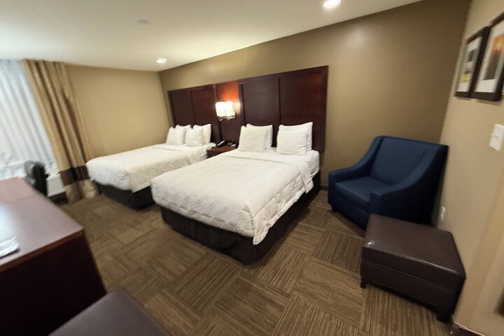 Giles Hotel Inn & Suites
