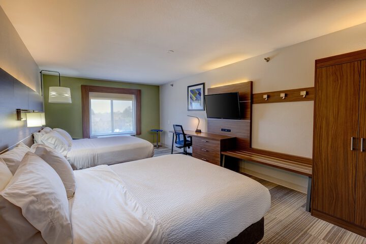 Room 32 of 61