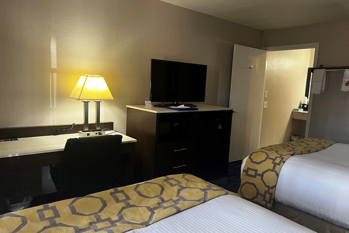 Room 11 of 27