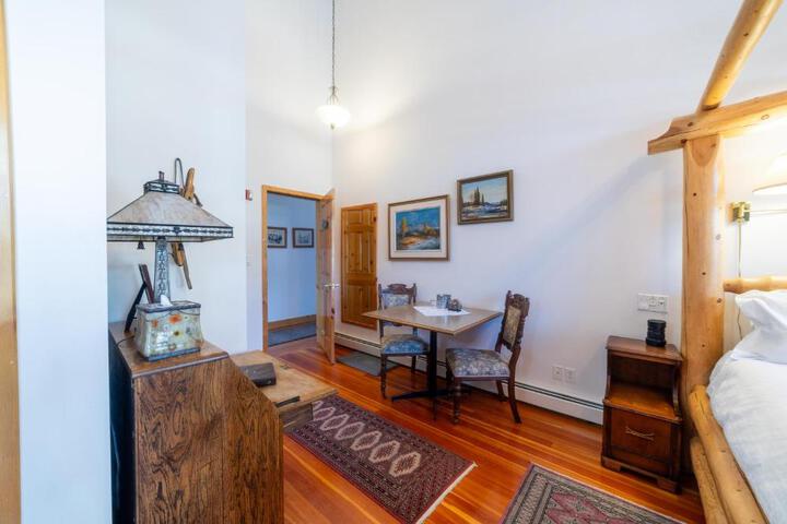 Beaujolais Boutique B & B at Theas House- Adults Only