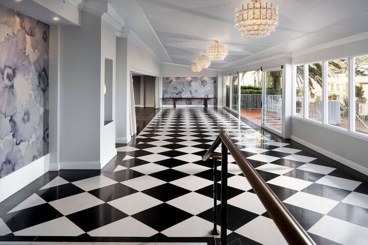 La Valencia Hotel