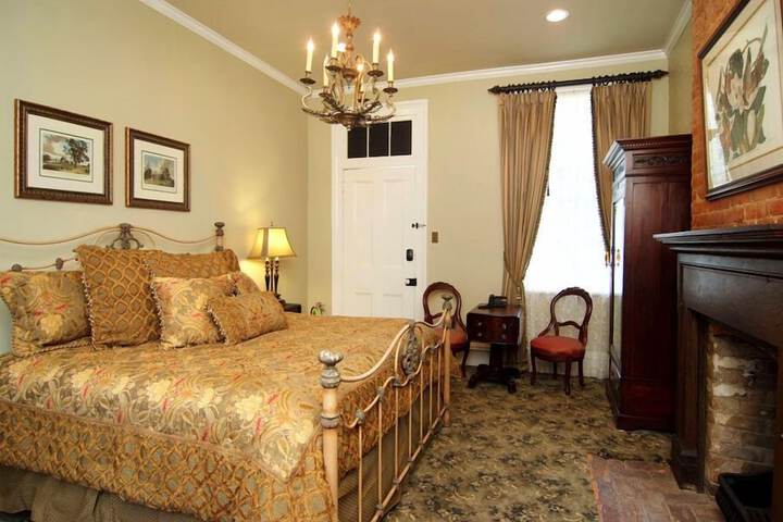 Room 34 of 47