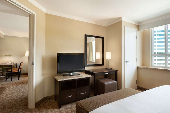 Room 10 of 38