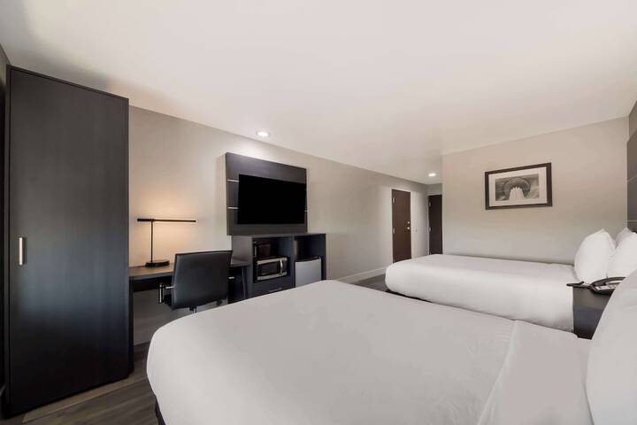 Room 25 of 33