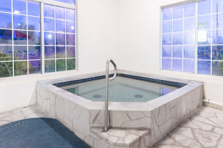 Pool 4 of 25