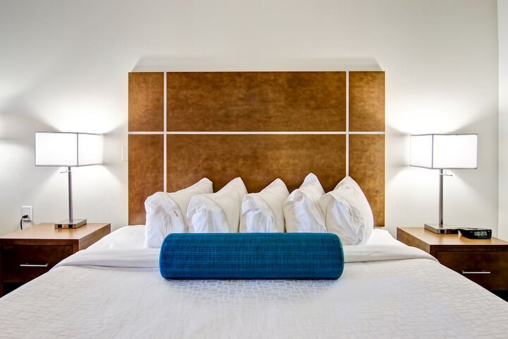 Room 15 of 36