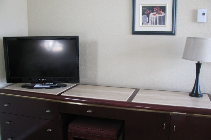 Room 17 of 37