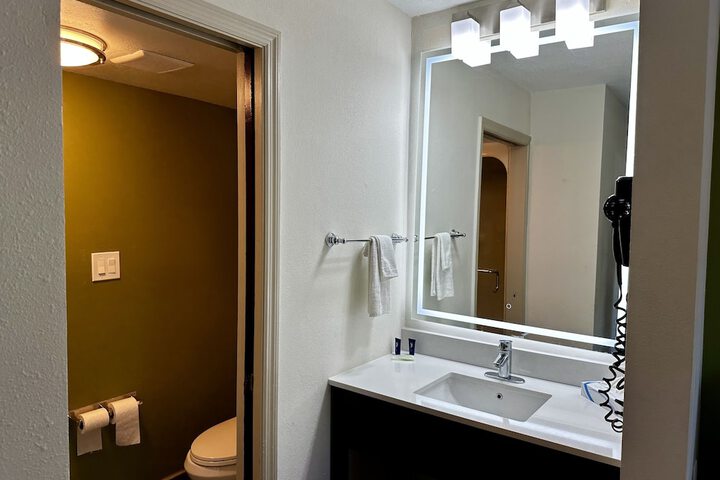 Room 12 of 16