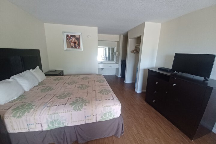 Room 8 of 21