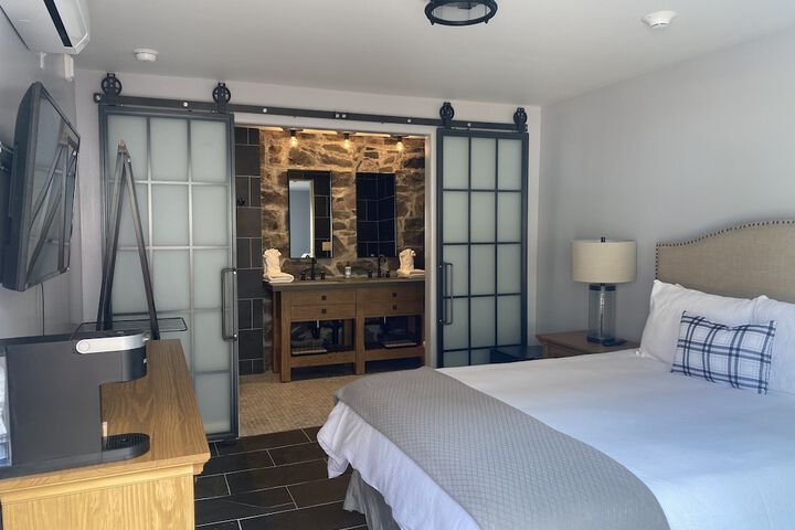 Room 9 of 12