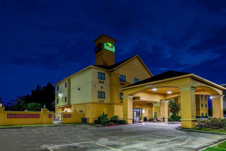 La Quinta Inn & Suites by Wyndham Pasadena