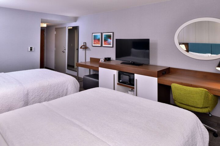 Room 32 of 65
