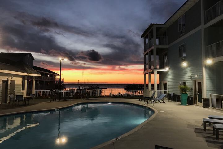 Pool 10 of 36