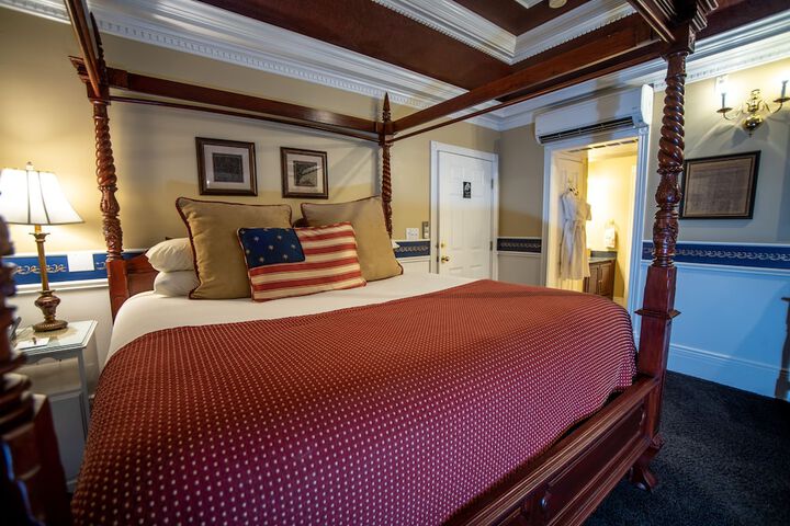 Room 25 of 204
