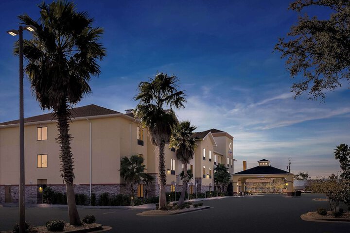 Comfort Suites