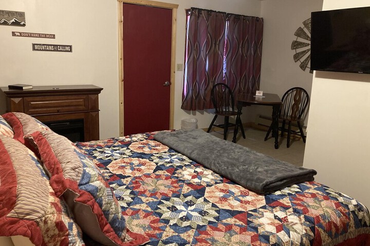 BEARADISE MOTEL
