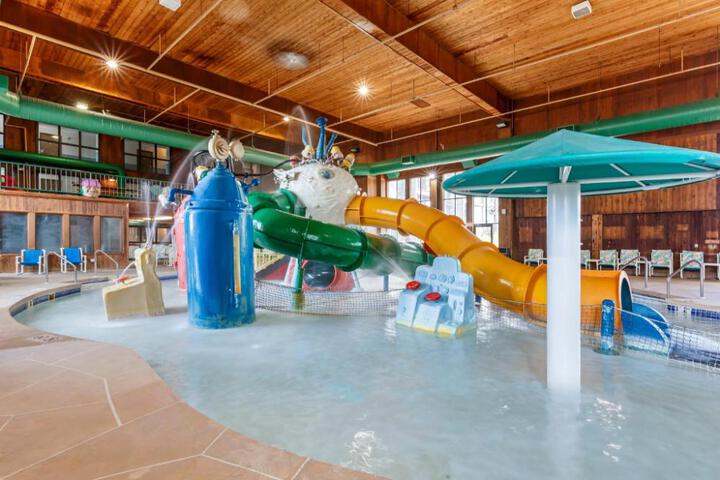 Polynesian Hotel Wisconsin Dells - Near Noahs Ark
