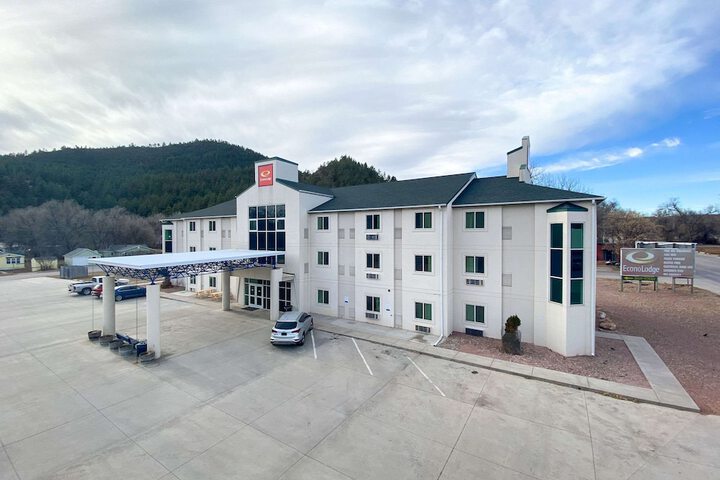 Hotel 3 of 8