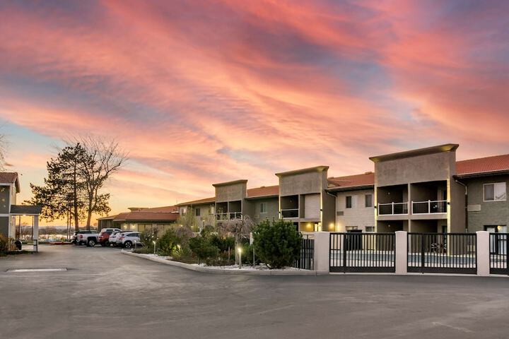 Hotel 4 of 52