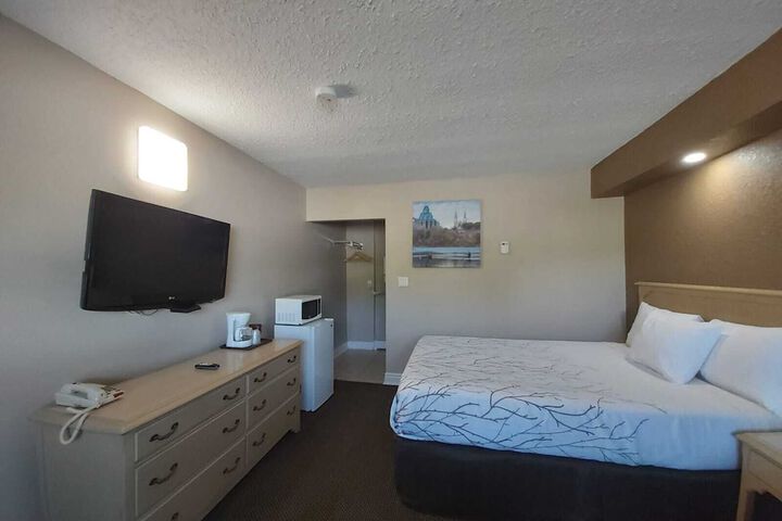 Room 17 of 32