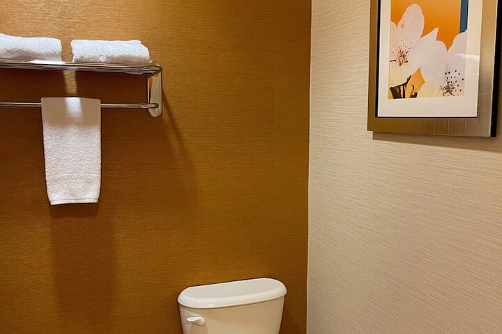 Room 33 of 38